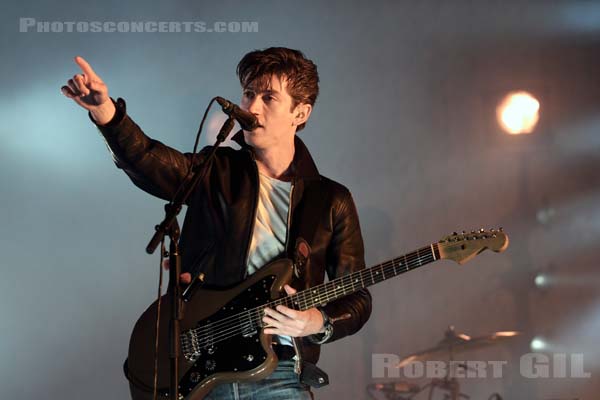 ARCTIC MONKEYS - 2011-08-27 - SAINT CLOUD - Domaine National - Grande Scene - 